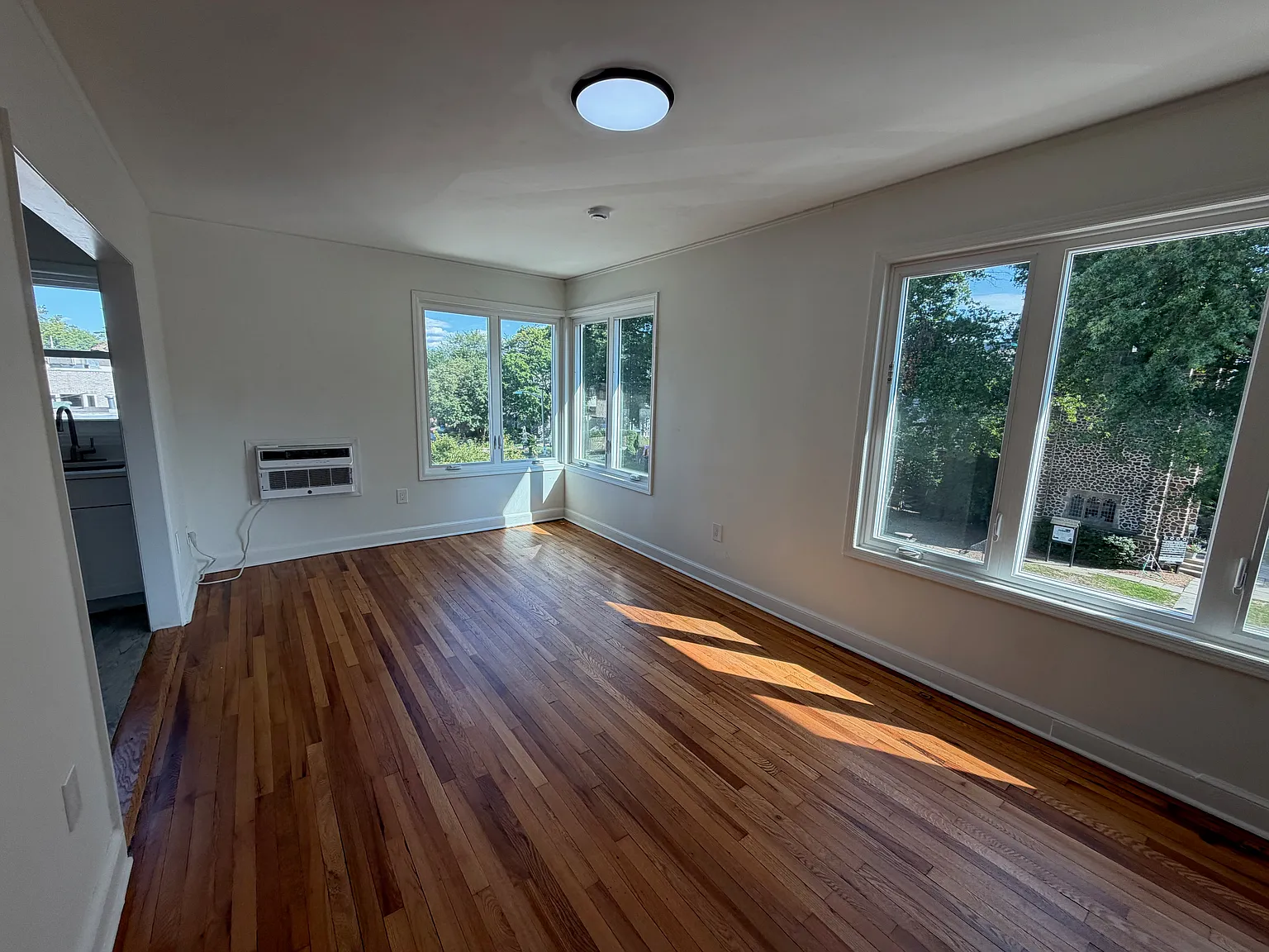 1 bed, 750 sqft, $2,375 — Photo 2