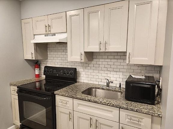 4th image of 3047 N Carlisle St