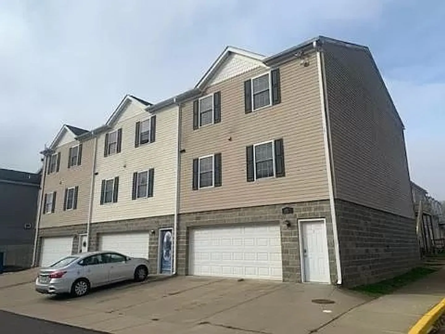 101 Ash Street — Photo 2