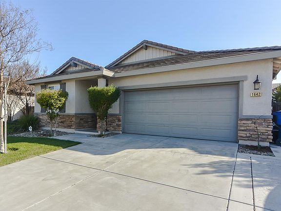 2nd image of 1642 Topiary Dr