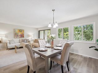 8952 Neill Lake Rd #164-D, Eden Prairie, MN 55347