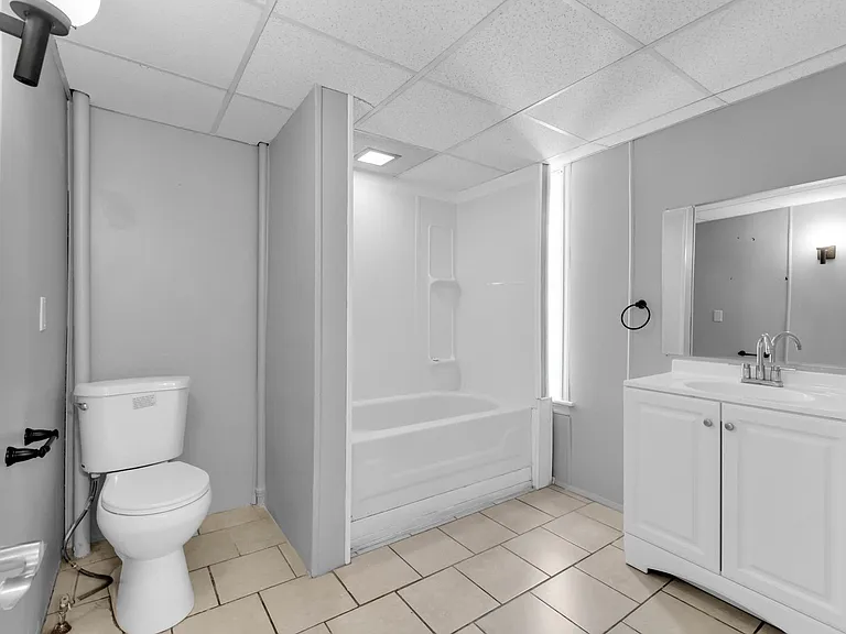 622.5 N Silk St — Photo 15