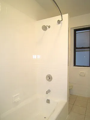 Rented by City Connections Realty | media 32