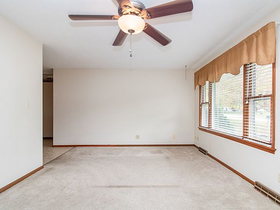 5th image of 411 Priscilla Ln