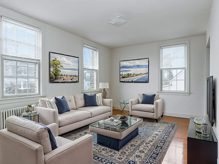 11 Nicholson St NW — Photo 5