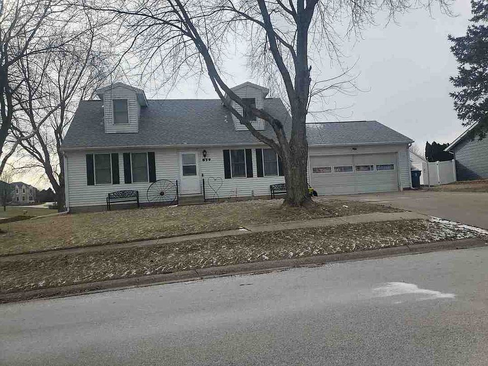 1st image of 879 Hanford St