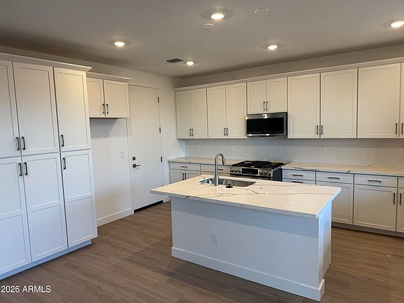 3rd image of 4586 E Toledo Street