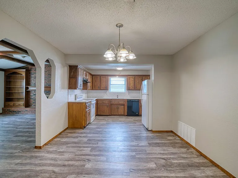 700 Wood Hollow Ln — Photo 9