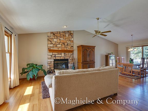 4th image of 7019 Crescenda Dr NE