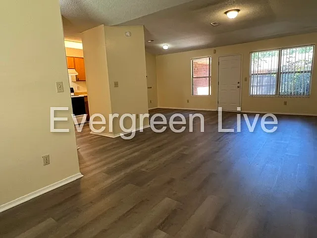 110 Barrow Ct — Photo 4