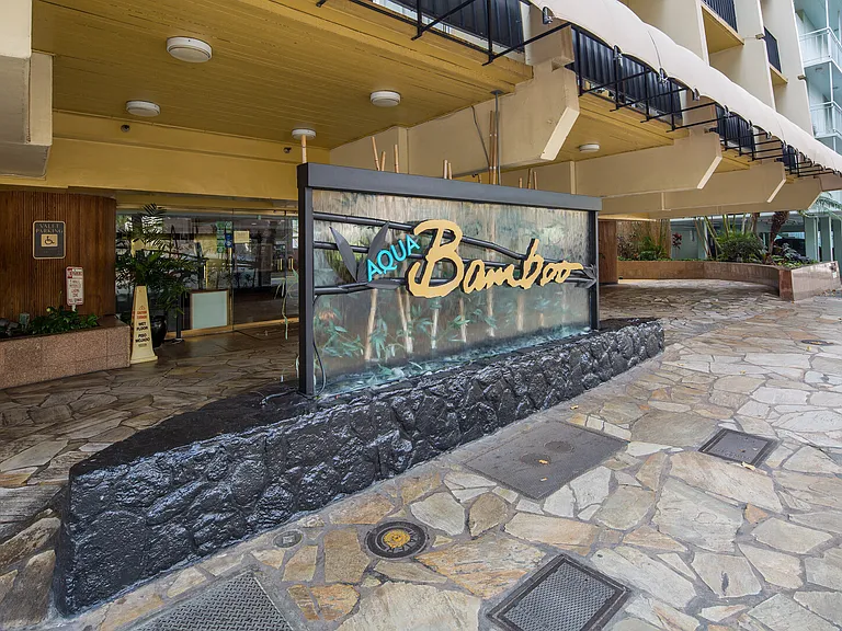 Kuhio Ave — Photo 23