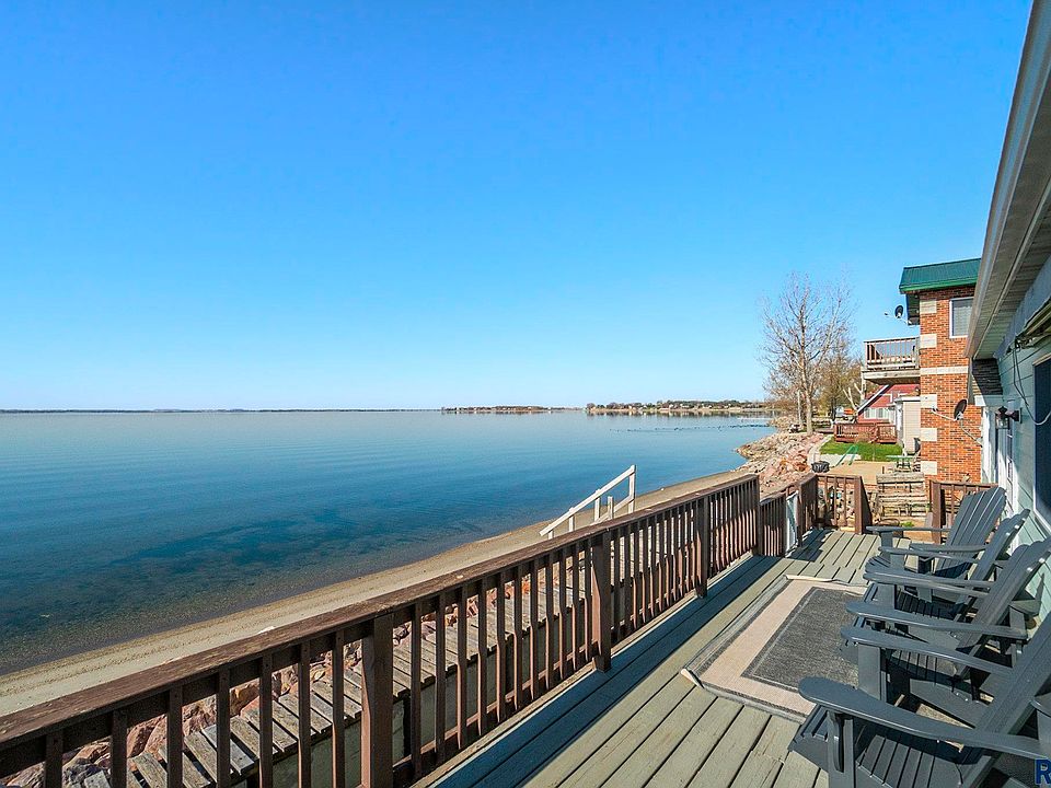 1st image of 130 N Lake Dr