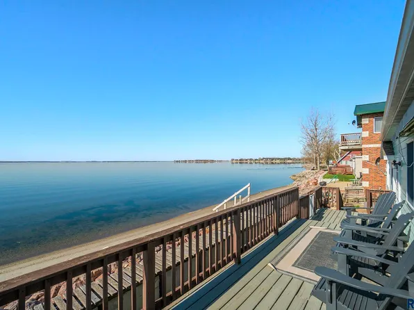 130 N Lake Dr, Castlewood, SD 57223