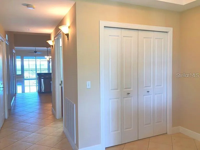3 bed, 2.5 bath, 1831 sqft, $2,200 — Photo 3