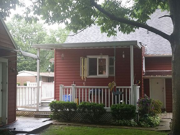 2nd image of 423 Clover Ave