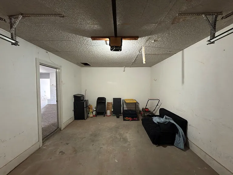 1805 S Bryan Ave — Photo 11