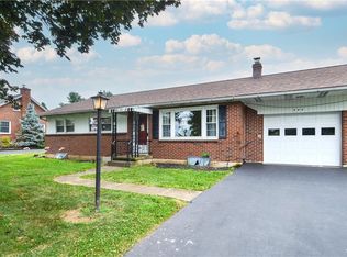 886 Hausman Rd S, Allentown, PA 18104