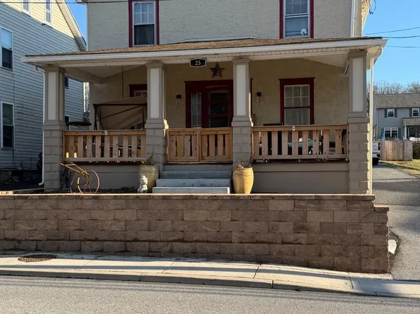 25 W Main St, Elverson, PA 19520