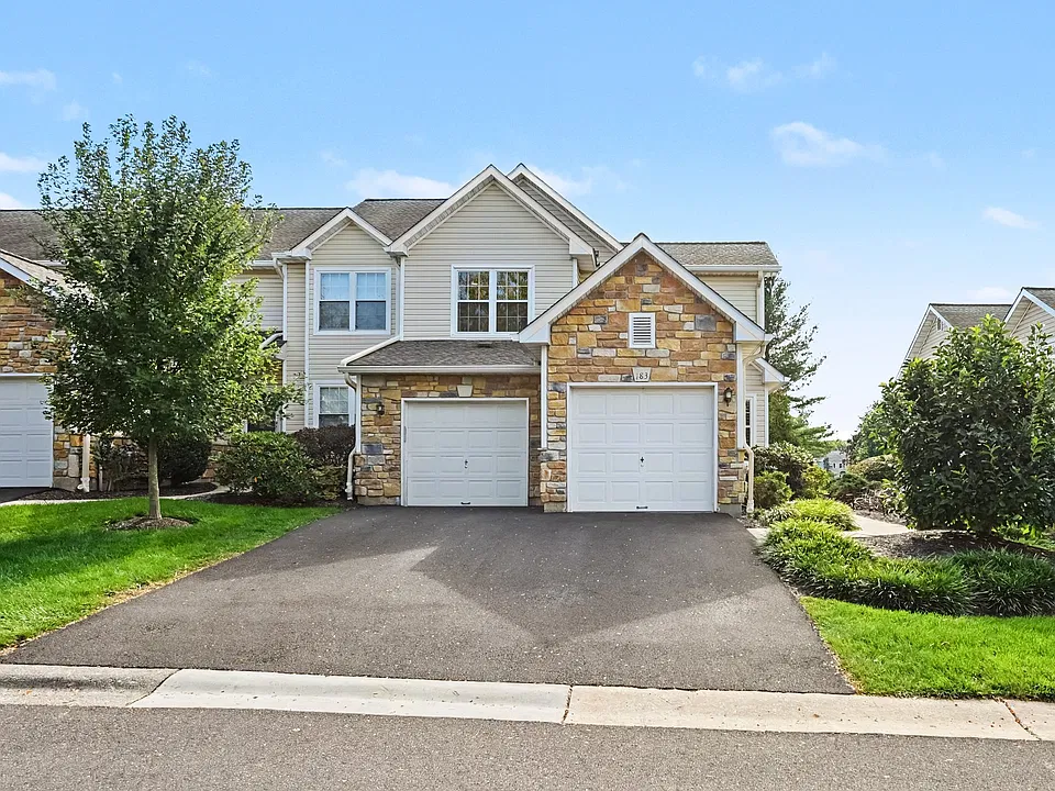 183 Gleneagles Ct