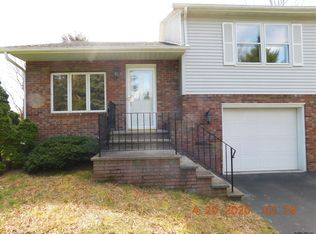 152 Woodin Rd, Halfmoon, NY 12065