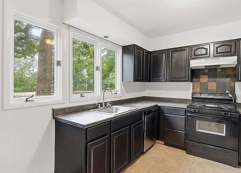 307 Cutty Ct — Photo 14