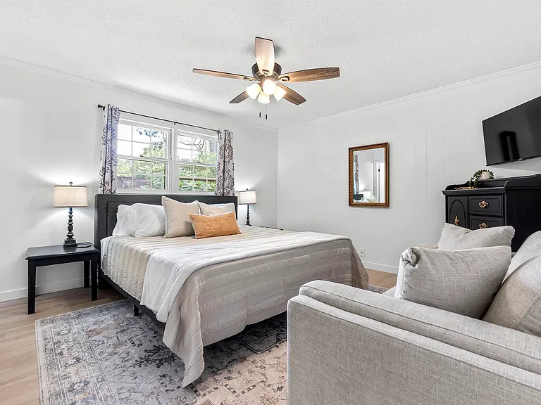 1726 Greenwood Cir — Photo 42