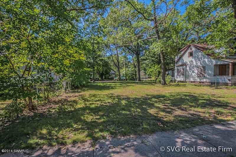 2nd image of 2125 Sanford St