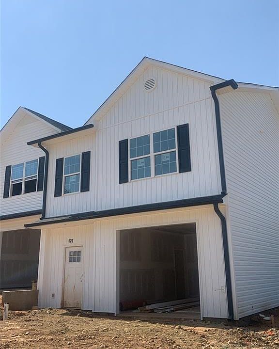 2nd image of 623 Pompano Dr