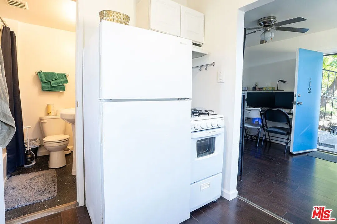 Studio, 1.0 bath, 332 sqft, $1,950 — Photo 4