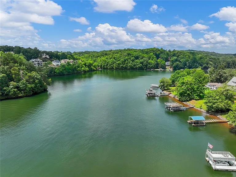 8083 Beachwood Dr — Photo 43