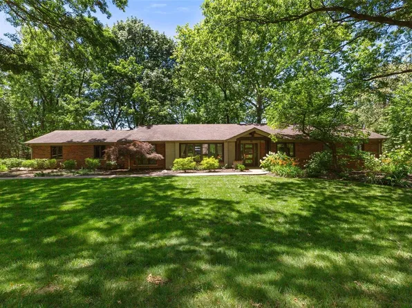 10672 Country View Dr, Saint Louis, MO 63141