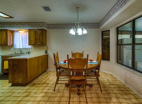 3rd image of 605 Willow Wood Ln