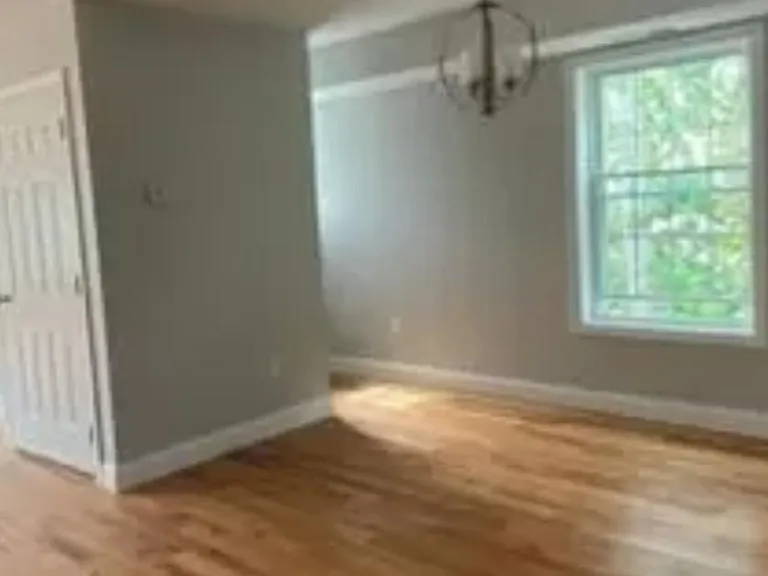 27 Thompson St #2 — Photo 4