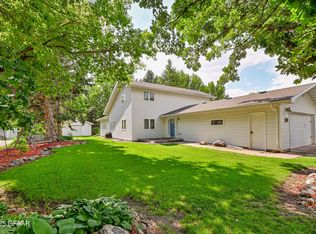 1512 Kuster Ct, Grand Forks, ND 58201