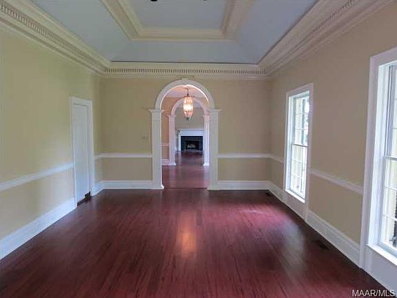 4th image of 3116 Southview Ave
