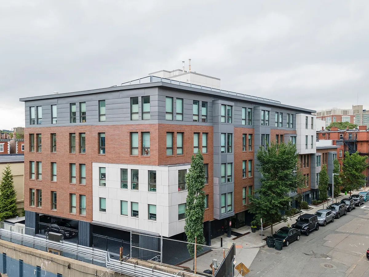 Building Photo - Diamond Fenway