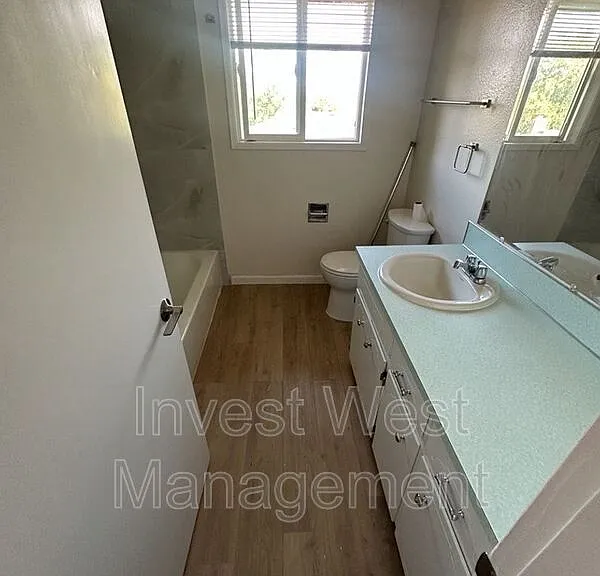 2920B Harney St — Photo 8