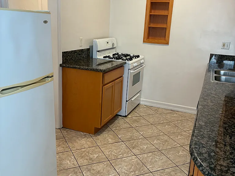 800 Las palmas LLC — Photo 5
