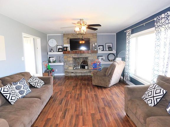 5th image of 819 E Beechwood Ln