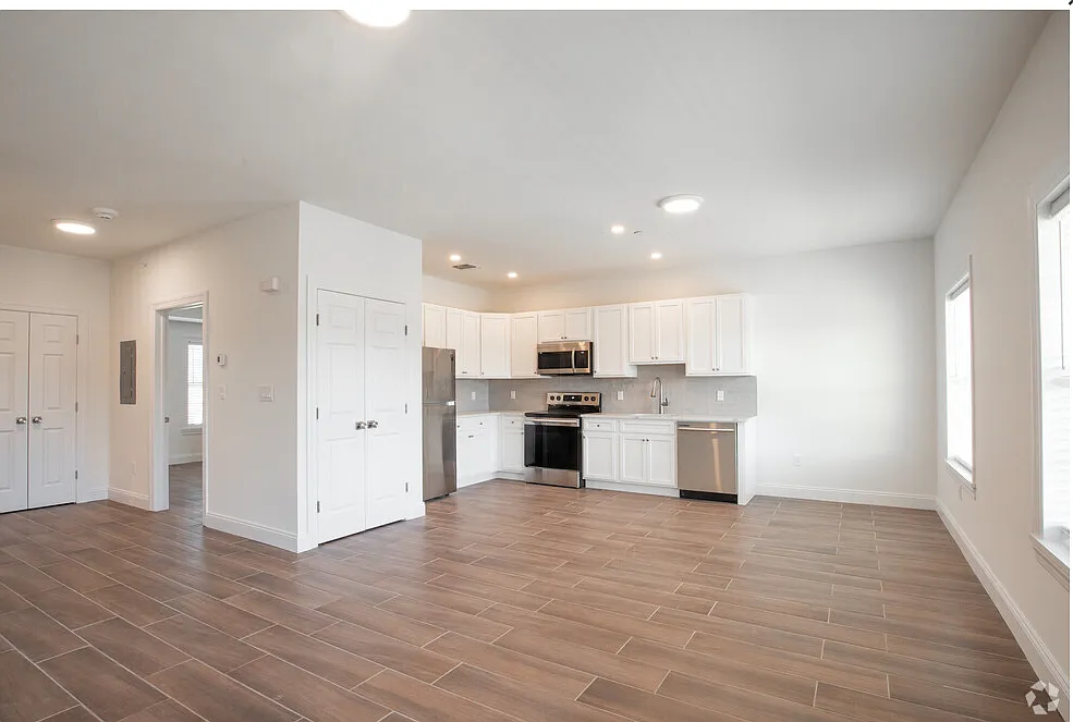 1 bed, 1075 sqft, $2,975 — Photo 1