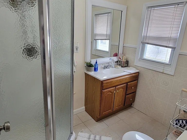 518 Midland St — Photo 10