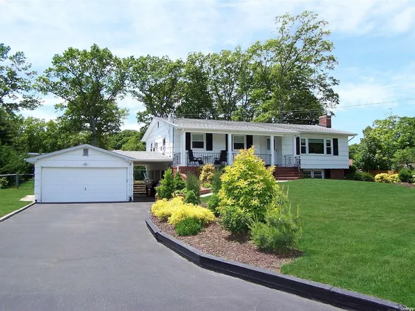 8 Whitewood Drive, Rocky Point, NY 11778