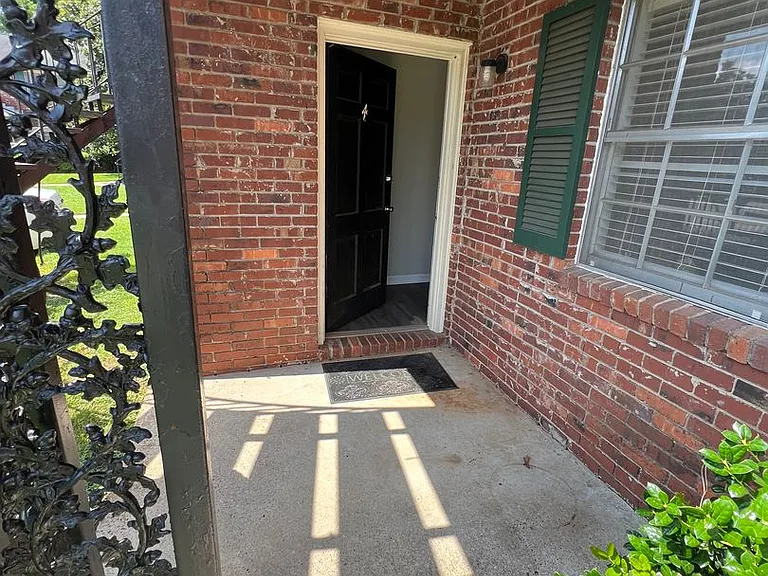 Huntingdon Apartments — Photo 8