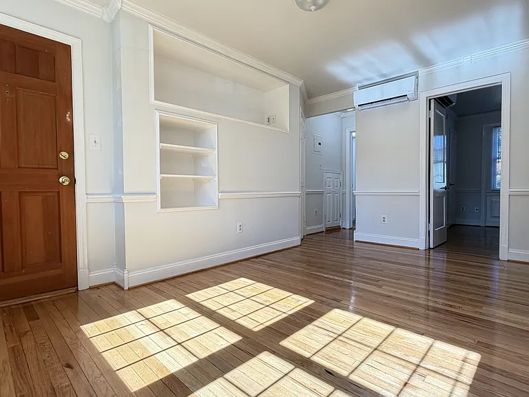 819 S Alfred St #2 — Photo 2