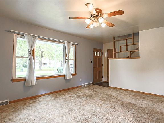 3rd image of 2822 Sunny Ln