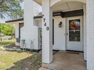 7748 Pear Tree Ln, Watauga, TX 76148