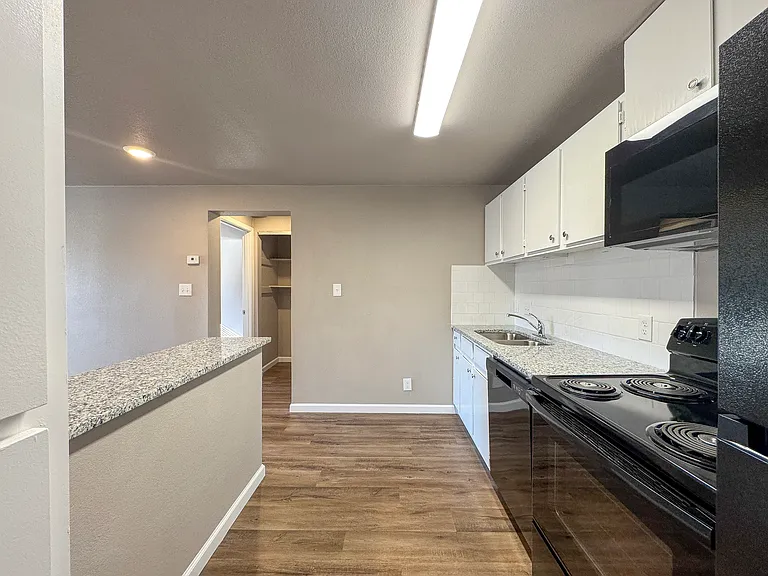 Autumn Chase Apartments — Photo 25