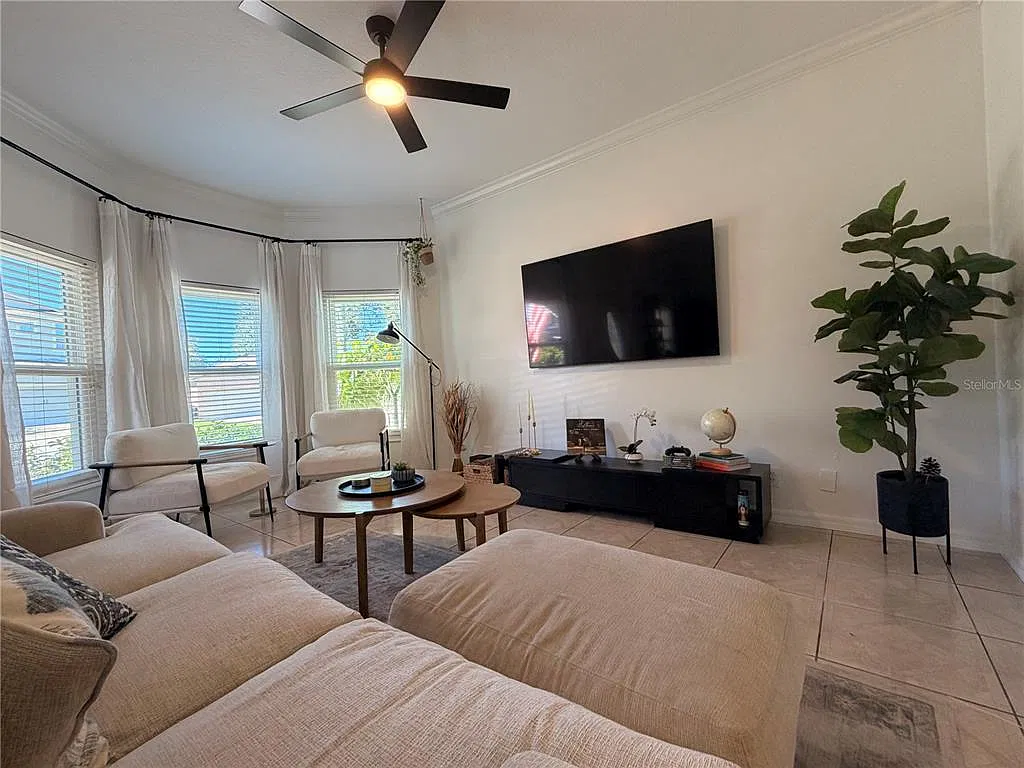 3 bed, 2.5 bath, 1920 sqft, $3,800 — Photo 4