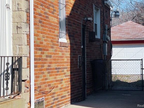 5th image of 16144 Prest St