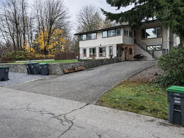 Lansdowne Dr — Photo 5